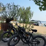 Relax Place & Restaurant * Zegrze Poludniowe