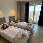 Relax Place & Restaurant 酒店