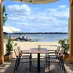 酒店 Relax Place & Restaurant Zegrze Poludniowe