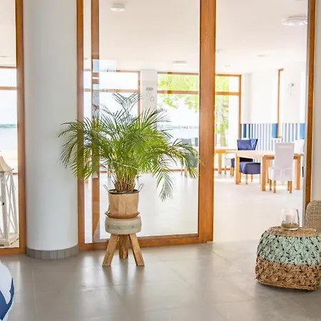 Relax Place & Restaurant *