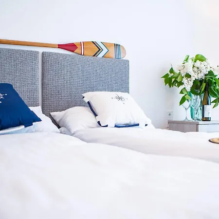 Relax Place & Restaurant Szálloda *