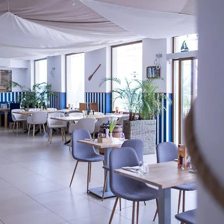 Relax Place & Restaurant Szálloda Zegrze Poludniowe