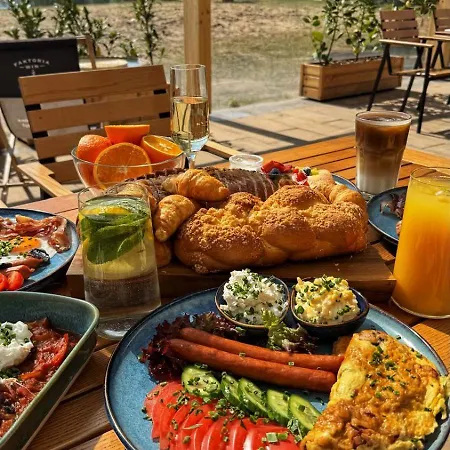 Relax Place & Restaurant * Zegrze Poludniowe