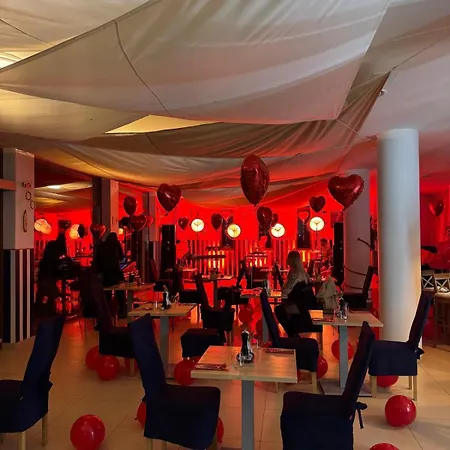 Relax Place & Restaurant *