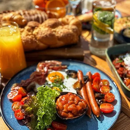 Relax Place & Restaurant Szálloda