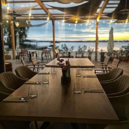 호텔 Relax Place & Restaurant Zegrze Poludniowe