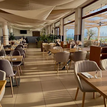 Relax Place & Restaurant Hotell